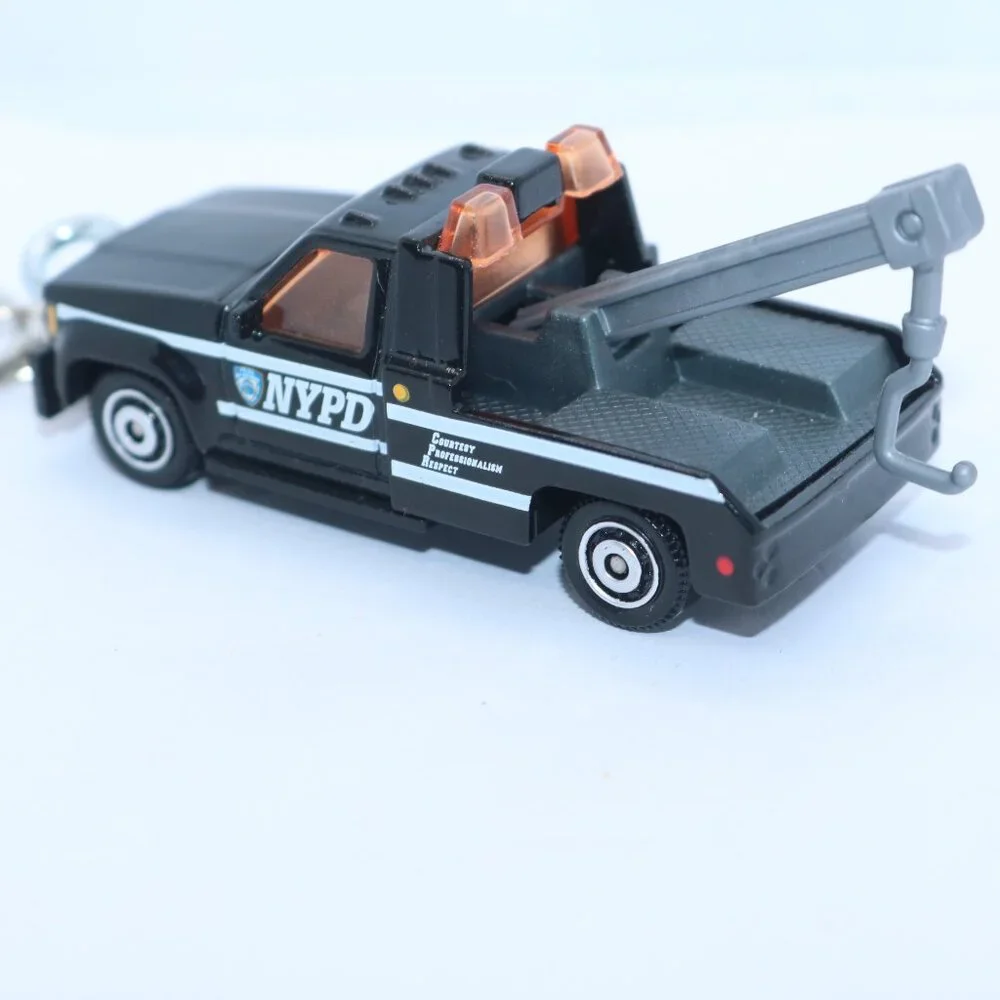 Matchbox 1987 NYPD Tow Truck custom keychain 1/72 scale